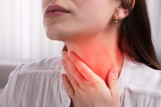 ezgif 5 7ba580e34d99 الهاشيموتوالمرض المناعي بالغدة الدرقية Hashimoto’s مجلة نقطة العلمية