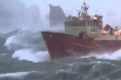 hqdefault ركب الحقيقة وطوفان الواقع مجلة نقطة العلمية