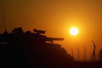 Israeli Tank Sun الحضارة البشرية ستنقرض بسبب "الجروح الذاتية" قبل أن تبتلع الشمس الكوكب مجلة نقطة العلمية