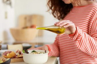 مضاد للالتهاب ومانع للجلطات..11 فائدة مثبتة علميا لزيت الزيتون