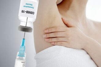 covidVacLymphNodesWmn 1041403724 770x533 1 لقاحات COVID قد تغير نتائج تصوير الثدي الشعاعي لكنها لا تسبب زيادة السرطان مجلة نقطة العلمية