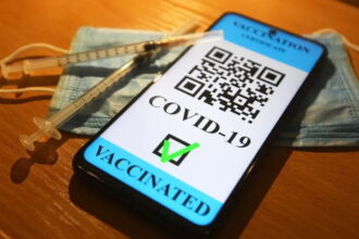 ezgif 7 54e2ea5f760a كل ما تحتاج إلى معرفته حول جواز سفر اللقاح مجلة نقطة العلمية