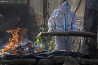 CP122345517 e1619567660588 "الهند تئن تحت وطاة COVID-19"والأطباء يستنجدون بالعالم مجلة نقطة العلمية