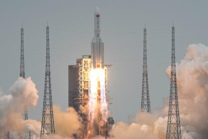 eight col 051 XxjpbeE007156 20210429 PEPFN0A001 حطام الصاروخ الصيني على وشك العودة إلى الأرض..فأين سيسقط؟ مجلة نقطة العلمية