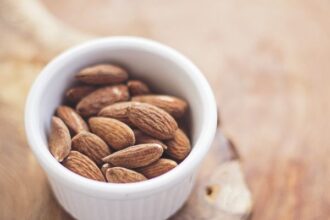 almonds 768699 1920 لإدارة مرض السكري والكوليسترول وتعزيز مهاراتك المعرفية..تناول اللوز! مجلة نقطة العلمية