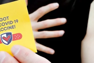 GettyImages 1313725277 cropped 1024 هل يستطيع العالم القضاء على COVID-19؟ مجلة نقطة العلمية