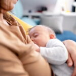 ezgif 1 d993a1ed6180 دراسة: حليب الأمهات المُلقحات ضد COVID-19 غني بالأجسام المضادة مجلة نقطة العلمية