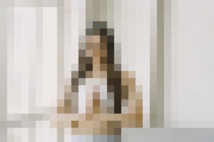 h40 فوائد اليوجا: 10 طرق يمكن لممارستك أن تحسن بها حياتك مجلة نقطة العلمية