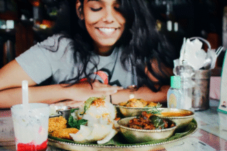 Nutritionists share what habits you should avoid if you want to lose weight ماهي العادات التي عليك تجنبها إذا كنت ترغب في خفض الوزن؟ مجلة نقطة العلمية