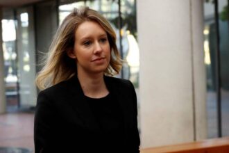 elizabeth holmes 8 questions reponses pour comprendre le proces de lancienne star de la silicon valley من مليونيرة إلى محتالة: من هي إليزابيث هولمز؟ مجلة نقطة العلمية