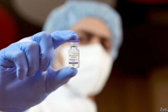 ezgif 1 a698da80feec ما هي لقاحات الحمض النووي وهل هي فعالة أكثر من اللقاحات الأخرى؟ مجلة نقطة العلمية