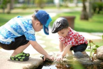 1565022038 Children playing IANS 2 ما هو النظام الغذائي المناسب لتنمية أدمغة الأطفال وبناء عظامهم؟ مجلة نقطة العلمية