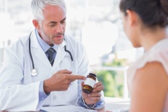 doctor pill bottle تحذير: لا تتناول هذه المكملات أبدا! مجلة نقطة العلمية