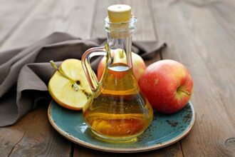 what is apple cider vinegar acv nutrition health benefits risks uses 722x406 1 يقي من السرطان ويخفض الوزن!ما مدى صحة فوائد خل التفاح المزعومة؟ مجلة نقطة العلمية