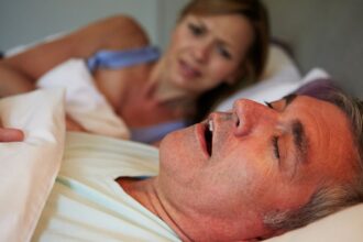 sleep apnoea anoring heart attack stroke تحذير: توقف التنفس أثناء النوم قد يؤدي إلى عواقب تهدد الحياة! مجلة نقطة العلمية