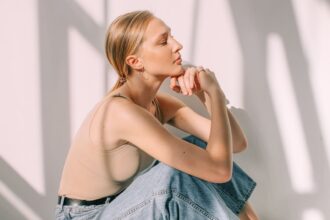 young woman sitting in the sunlight مكمل فيتامين د الذي تتناوله قد لا يكون جيدًا كما تعتقد! مجلة نقطة العلمية