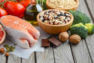 healthydiettomatoesoilyfishshutterstock 1008059509768x576 للرجال في سن الـ50 عاما..أفضل الأطعمة لصحة البروستاتا! مجلة نقطة العلمية