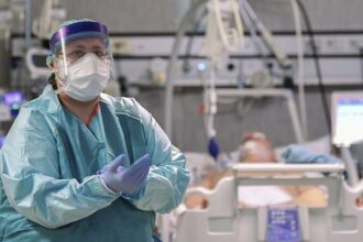 cuamm emergency coronavirus 670x400 1 الجرعات المعززة فعالة بنسبة 90% في إبعاد مصابي أوميكرون عن المستشفى مجلة نقطة العلمية