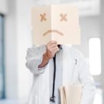 Doctor Bad News 777x622 1 أمراض جديدة تظهر لدى كبار السن بعد الإصابة بـ COVID-19 مجلة نقطة العلمية