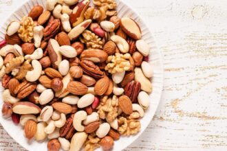 mixed nuts أفضل طعام يمكن تناوله كل يوم لحياة طويلة وصحية! مجلة نقطة العلمية