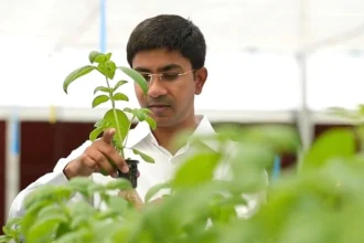 Pravin Patel 1650543488 الزراعة المائية تساعد آلاف المزارعين في الهند على زيادة الأرباح بنسبة 35٪ مجلة نقطة العلمية