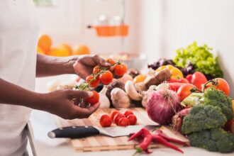 VegNews.DiabetesStudy.Canva عادات صحية برمضان تساعدك على إنقاص الوزن بسهولة مجلة نقطة العلمية