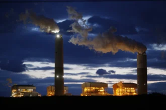 220617 carbon emissions se 225p 0cdaa3 شهادات الطاقة المتجددة قد تبالغ في تقدير الجهود البيئية للشركات مجلة نقطة العلمية