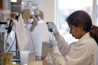 TXIBCHAE6ZGUPK5DIABT36HHQM عقار جديد يمنح الأمل لمرضى سرطان المستقيم مجلة نقطة العلمية