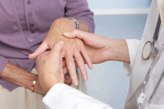 dont assume soreness in your joints 785x440 اكتشاف جيني قد يؤدي إلى الكشف المبكر عن التهاب المفاصل وعلاجه مجلة نقطة العلمية