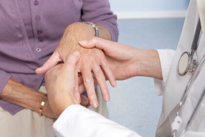 dont assume soreness in your joints 785x440 اكتشاف جيني قد يؤدي إلى الكشف المبكر عن التهاب المفاصل وعلاجه مجلة نقطة العلمية