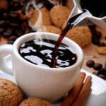 Pouring Cup of Coffee لا تتناول القهوة قبل التسوق والسبب قد يفاجئك...! مجلة نقطة العلمية