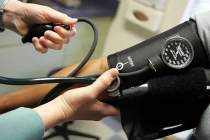 blood pressure دراسة: تطبيقات الهاتف فعالة كأصفاد ضغط الدم مجلة نقطة العلمية