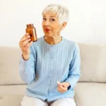 shutterstock 2170786601 لا تتناول هذه المكملات الغذائية أبدًا بعد سن الـ50 عامًا! مجلة نقطة العلمية