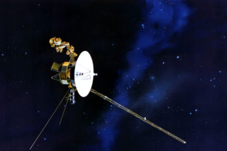 Voyager spacecraft المسبار العجوز لا يزال يعمل.. استراتيجية ناسا لإبقاء "فوييجر 2" حيّا مجلة نقطة العلمية