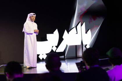 Dr. Abdelwahed Zainal 3 هل نمنع الأجهزة الإلكترونية عن أطفالنا؟ أم نحثهم على استخدامها بتعقّل ومسؤولية؟ مجلة نقطة العلمية