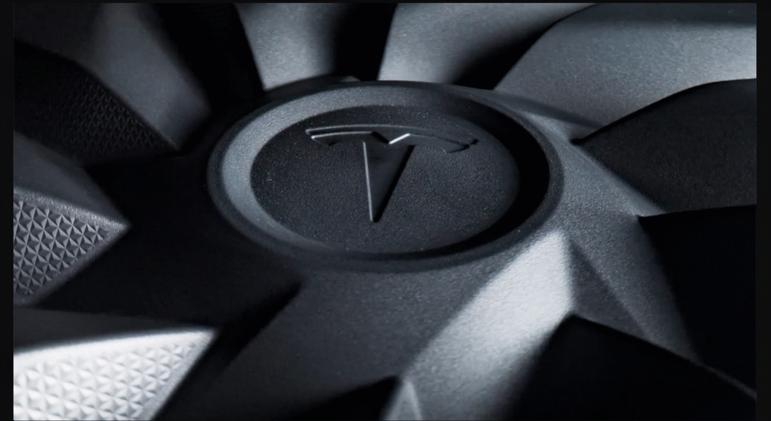 مفاجئة من تسلا .. يعلن عنها يوم الثلاثاء .. فما هي؟