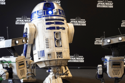 nok6abird or العصافير الزرزورية تتقن أصوات روبوت Star Wars الشهير R2-D2 مجلة نقطة العلمية