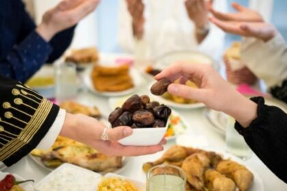 290972225378920260218060159159 أخطاء يجب تجنبها عند الإفطار في رمضان مجلة نقطة العلمية