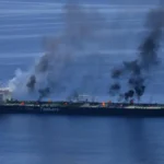 صورة لاحتراق سفينة نفط في الخليج
