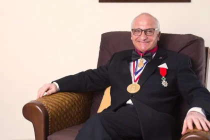 f691381654fa36d63bd2826964897ff7 رشيد اليزمي: رحلة الكيميائي المغربي الذي منح العالم طاقة قابلة للاسترداد مجلة نقطة العلمية