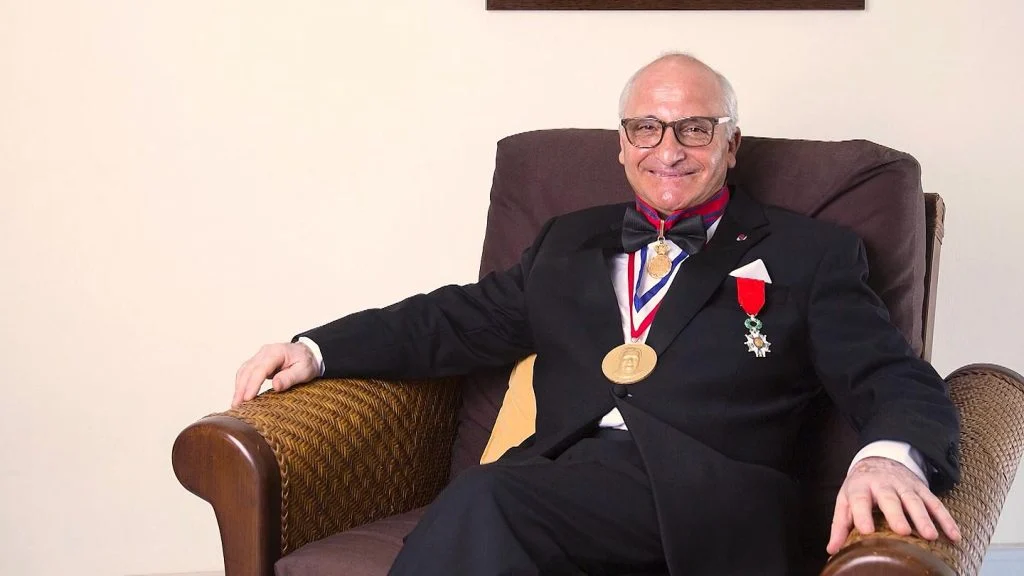 f691381654fa36d63bd2826964897ff7 رشيد اليزمي: رحلة الكيميائي المغربي الذي منح العالم طاقة قابلة للاسترداد مجلة نقطة العلمية