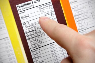 Decoding food labels 2 ملصقات الطعام لها تأثيرات بعيدة المدى على صحتنا مجلة نقطة العلمية