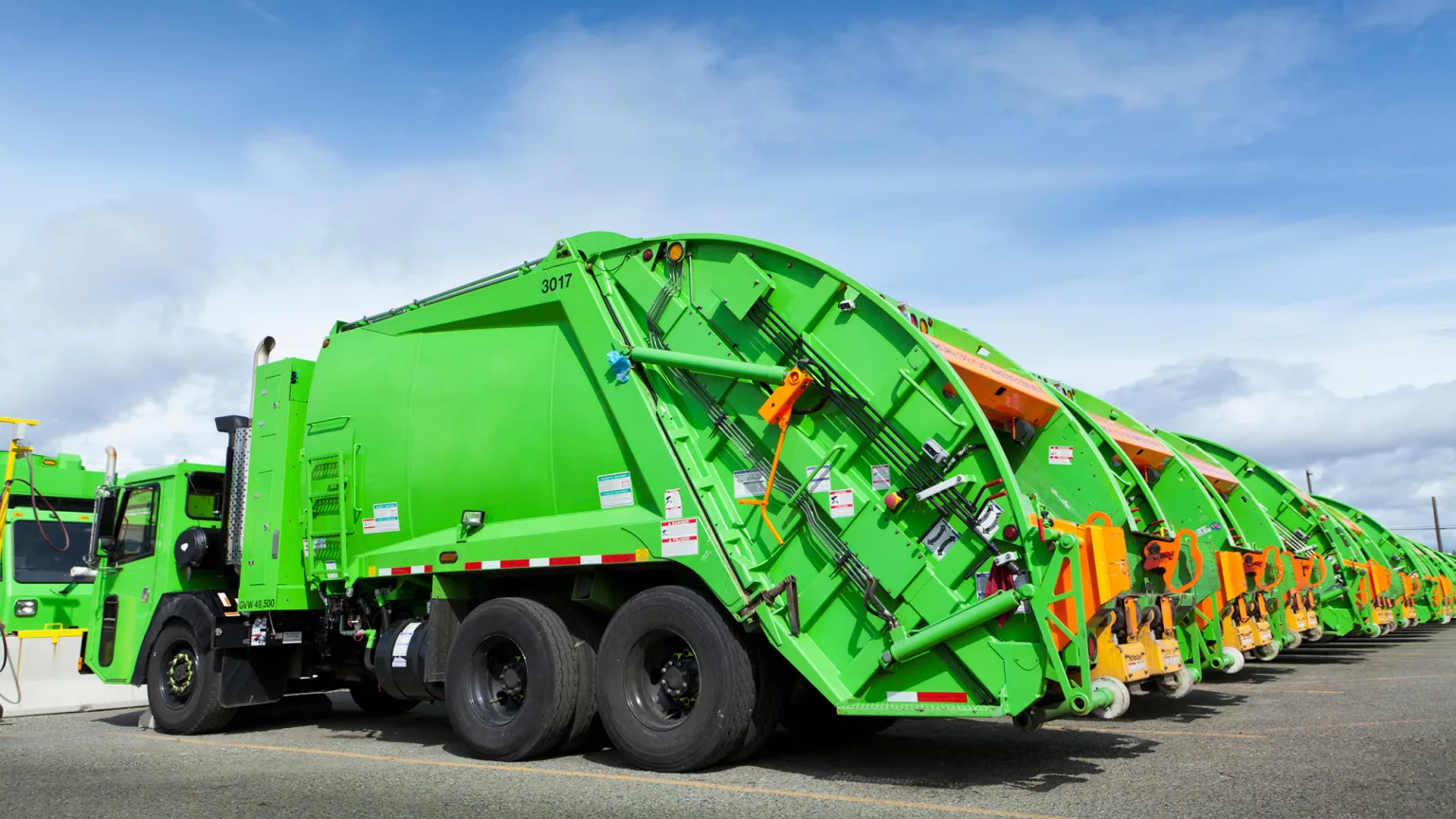 how do garbage trucks work كيف تعمل شاحنات القمامة؟ مجلة نقطة العلمية